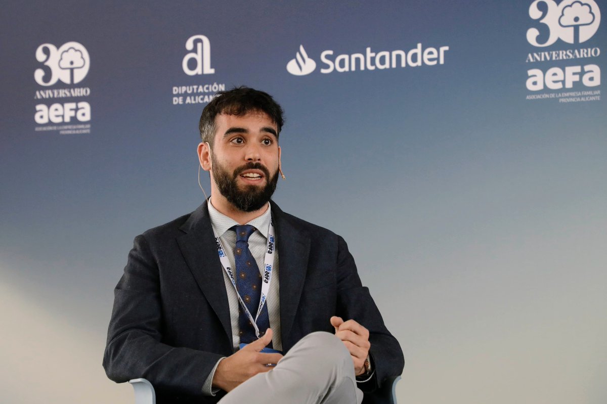 🔛 Hoy se ha celebrado la Asamblea General Anual de <a href="/AEFALICANTE/">AEFALICANTE</a>.

👥 <a href="/Adolfo_Utor/">Adolfo Utor Martínez</a> y Guillermo Utor, presidente y vicepresidente de Baleària respectivamente, han compartido las experiencias y puntos de vista sobre el origen y situación actual de nuestra empresa.

#AsambleaAEFA25