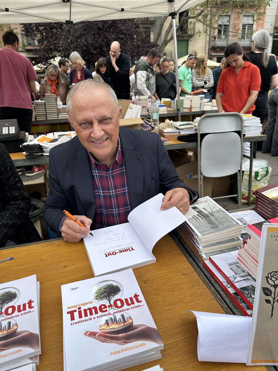 Josep Lagares (@joseplagares) on Twitter photo I ara signant llibres a Girona a la parada de la Llibreria Geli <a href="/LLIBRERIA22/">LLIBRERIA 22</a> …Bon Sant Jordi a toth@m <a href="/PlataformaEdit/">Plataforma Editorial</a> I ara signant llibres a Girona a la parada de la Llibreria Geli <a href="/LLIBRERIA22/">LLIBRERIA 22</a> …Bon Sant Jordi a toth@m <a href="/PlataformaEdit/">Plataforma Editorial</a>