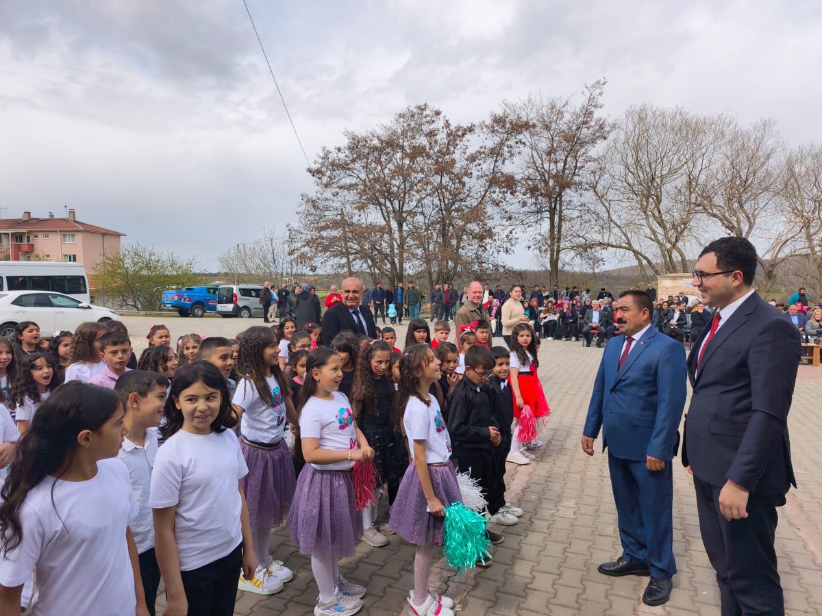 23 NİSAN ULUSAL EGEMENLİK VE ÇOCUK BAYRAMI COŞKUYLA KUTLANDI.
Düzelenen programa Kaymakamımız Sayın Mehmet Furkan SUMMAK, İlçe Belediye Başkanımız Sayın Yılmaz KILIÇ, Daire amirleri ve vatandaşların katılımıyla gerçekleştirildi.