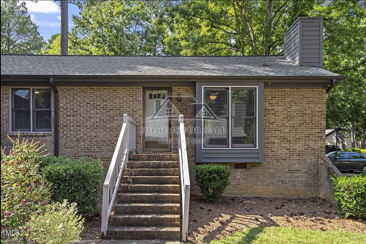 debkapmac's tweet photo. 500 W Woodcroft Parkway Unit 13d, Durham, NC, 27713
2 bed | 2 bath 1001 Sq. Ft.
Active | $279,900
https://t.co/TtLBM8WiYF
THIS HOME IS FOR SALE NOT FOR RENT!!! Just the right size updated, one-level, end-unit townhome in the perfect spot! 2BR, 2BA... ''https://t.co/4O1bs2L3WM'' https://t.co/wT1s5vNPHg