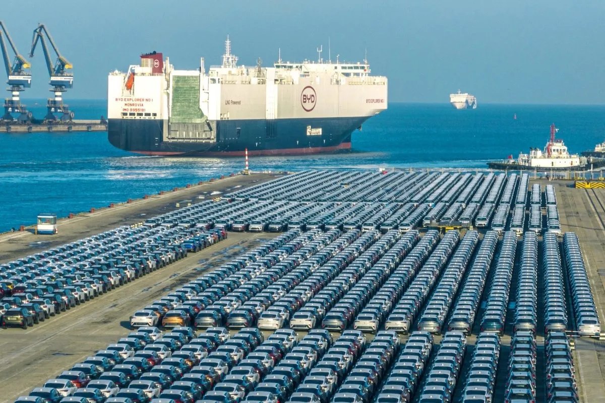 请教一下方家：中国造类似比亚迪这样的电车，为什么那么快能够造出来？
昨天有网友告诉我，他的同学就是做C919飞机的，诀窍就是跟国产汽车的CDK（Completely Knocked Down，就是把人家的飞机拆了，然后用同样的零件装成自己的飞机），让我大涨「见识」。