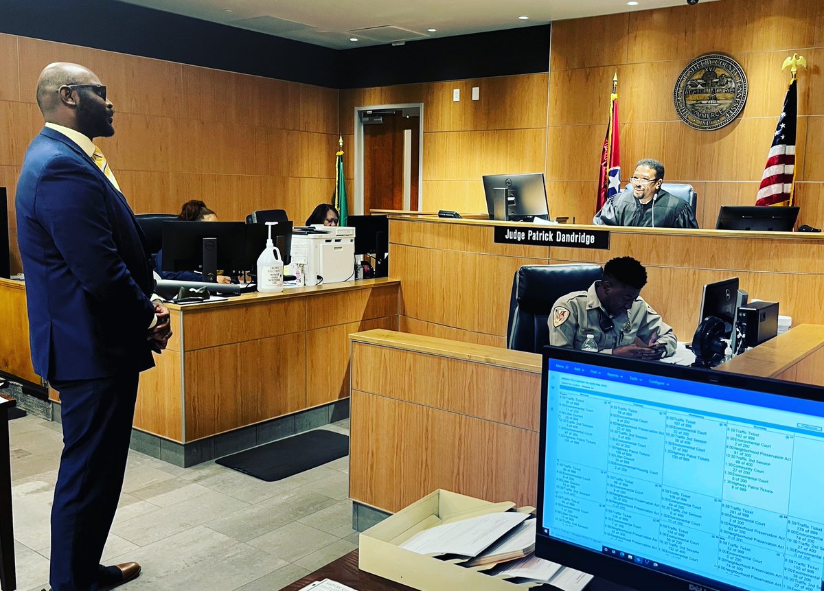 Great work by our Spring 2025 Neighborhood Preservation Clinic team! This group of students led the way in nearly 150 Shelby County Environmental Court cases seeking abatement of vacant and abandoned nuisance properties throughout Memphis. In court and out, they were exceptional!