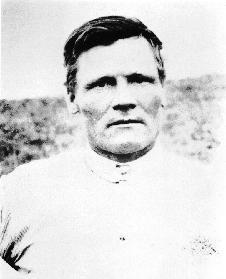 Tom Sukanen went through a lot of pain and heartache after he came to North America.
One day he decided to build a ship by hand on his Saskatchewan homestead. He hoped he could use it sail home to Finland.
This is the tragic story of the man they called The Crazy Finn.

🧵1/14