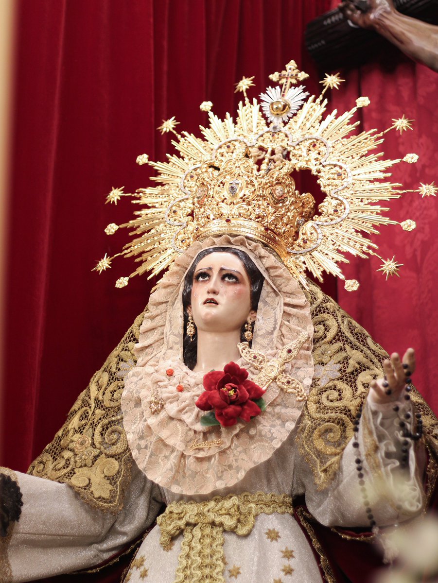 María Santísima de la Amargura Coronada ya luce ataviada para el tiempo de Pascua.

#Zamarrilla #CofradíasMLG
