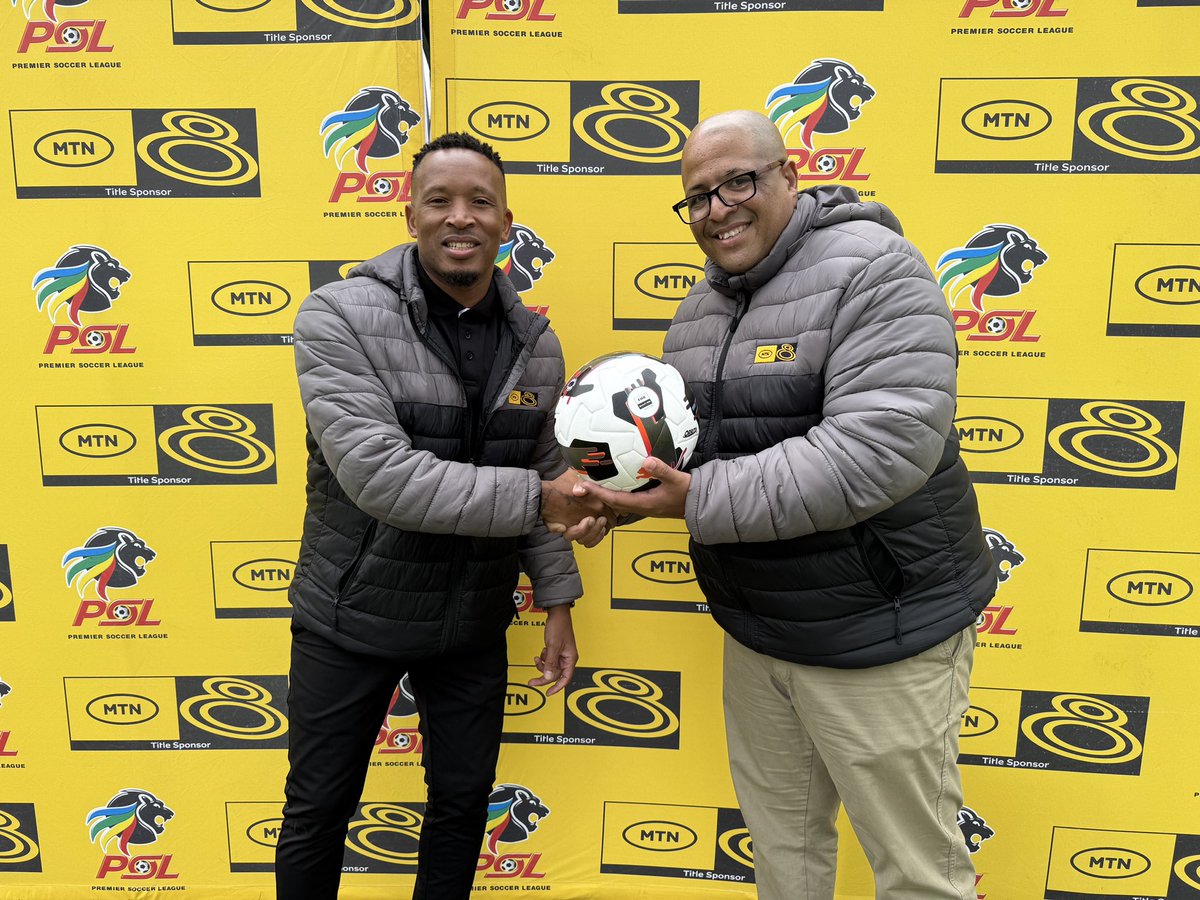 MTN8's tweet image. Words of motivation from Lehlohonolo Majoro to the young stars of Via Sport Football Club. Then back to making moves on the pitch, coached by the one and only Mpho Makola. #TodayWeMakeMoves #MTN8 #LastLegendStanding