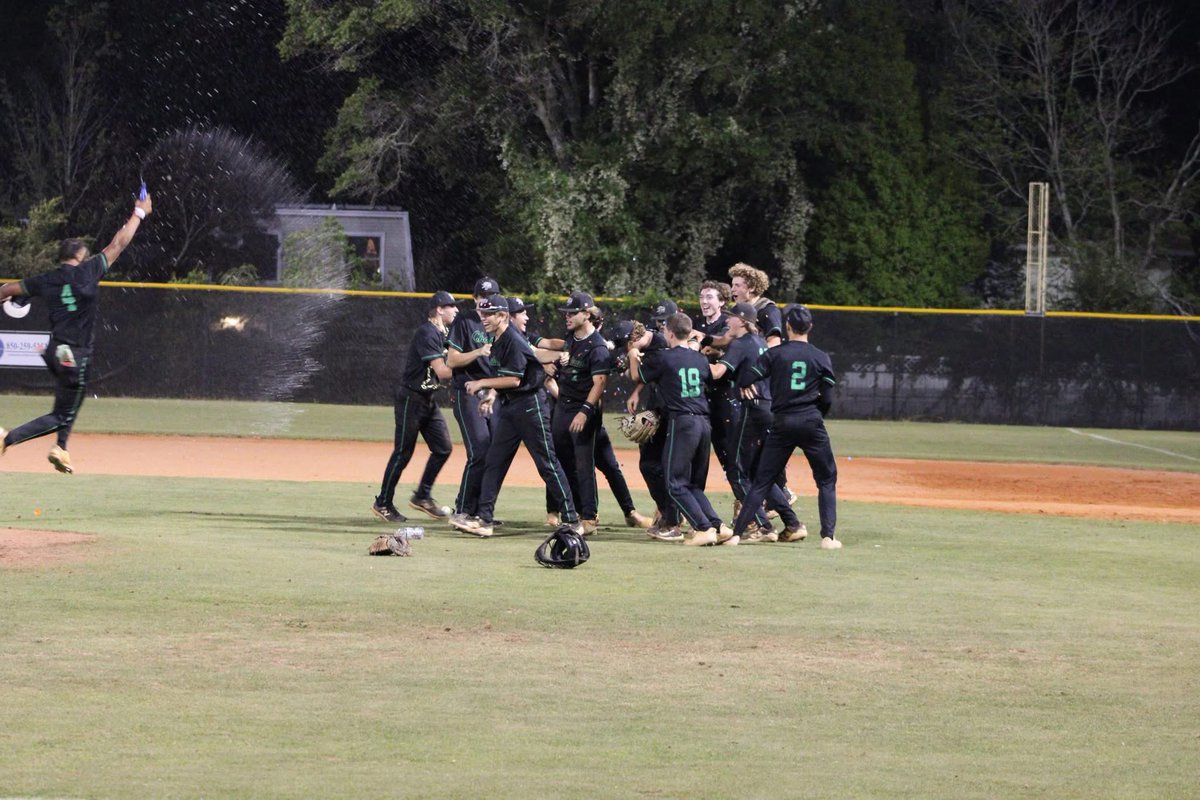 CHSIndianBsball's tweet image. Last night sure was cool.
Sweet 16 bound!
#GBG