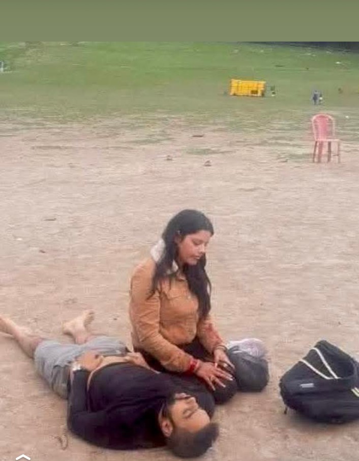 77shuklaShukla's tweet image. जम्मू-कश्मीर के पहलगाम में आतंकियों द्वारा निर्दोष-निहत्थे पर्यटकों पर कायरतापूर्ण हमले के दुखद समाचार से हृदय विचलित एवं आक्रोशित है ।
मा० प्रधानमंत्री श्री Narendra Modi जी के सशक्त नेतृत्व एवं मा० गृह मंत्री श्री Amit Shah जी के कुशल सयोंजन में हमारे वीर जवान जरूर जवाब देंगे।