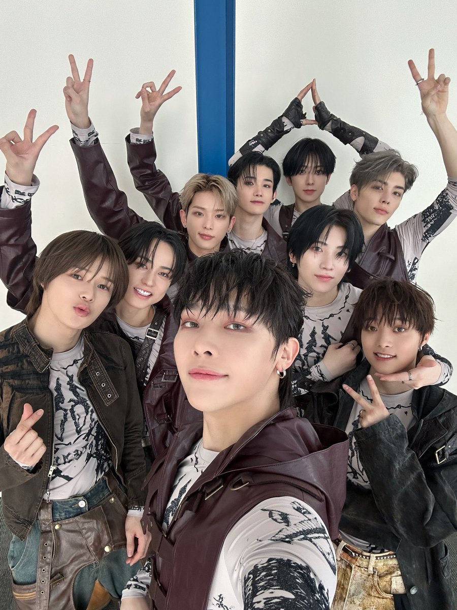 いつも大好きです&amp;TEAM♡
あなた達がいるから私達がいる
私達がいるからあなた達がいる
この関係性はこれからも変わらない
いつもは後ろから支えるねって言ってるけど、隣で一緒にもっと成長して沢山の目標叶えていこうね✨️

#andTEAMとLUNÉのno1
#いつもありがとうandTEAM
#GoinBlind