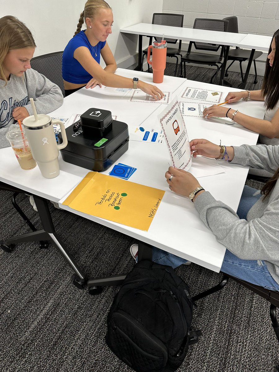 SrtaGauthier's tweet photo. Thanks to Sra. Prasch for a great Breakout Room experience! ¡Todos escaparon! https://t.co/zgharhhCdm