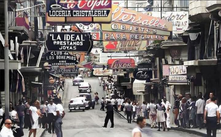 Blancoy48488239's tweet photo. #LaHavana
Calle Neptuno, años 50.
La #Cuba destruida por el Comunismo.
Hoy llena de basura,en ruinas. https://t.co/m1NsD9GzKx