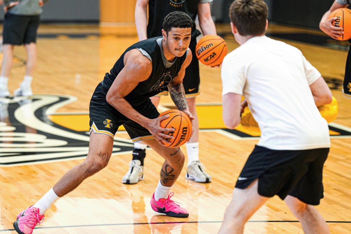 VandalHoops's tweet photo. 𝙅𝙤𝙗 𝙞𝙨 𝙉𝙀𝙑𝙀𝙍 𝙛𝙞𝙣𝙞𝙨𝙝𝙚𝙙.💯

The work continues...😤 

#GoVandals https://t.co/nJWeU652Vl
