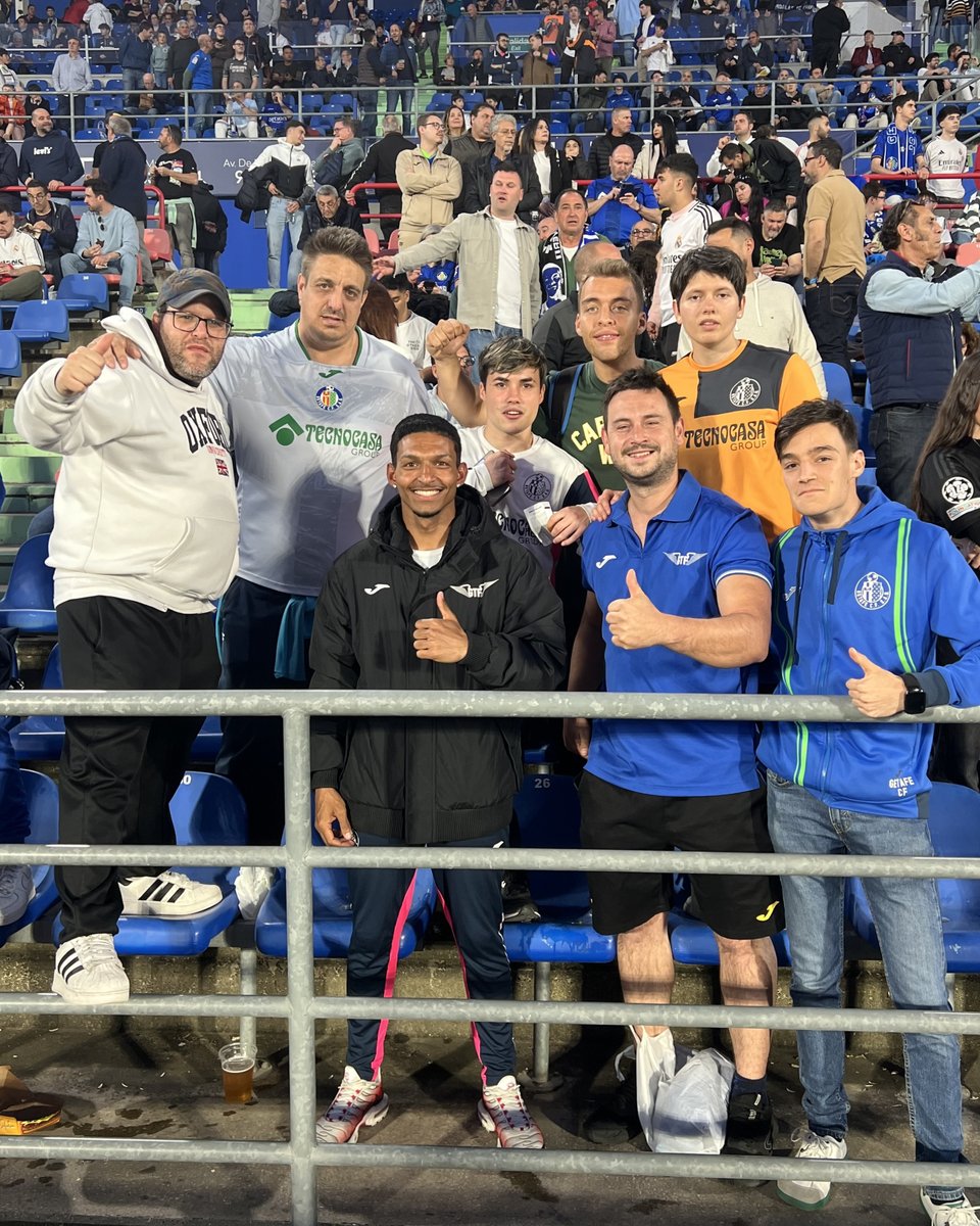 🙌 ¡TODOS ANIMANDO AL GETA! 🙌

Los jugadores del Getafe Genuine presentes en el #GetafeRealMadrid. 💙