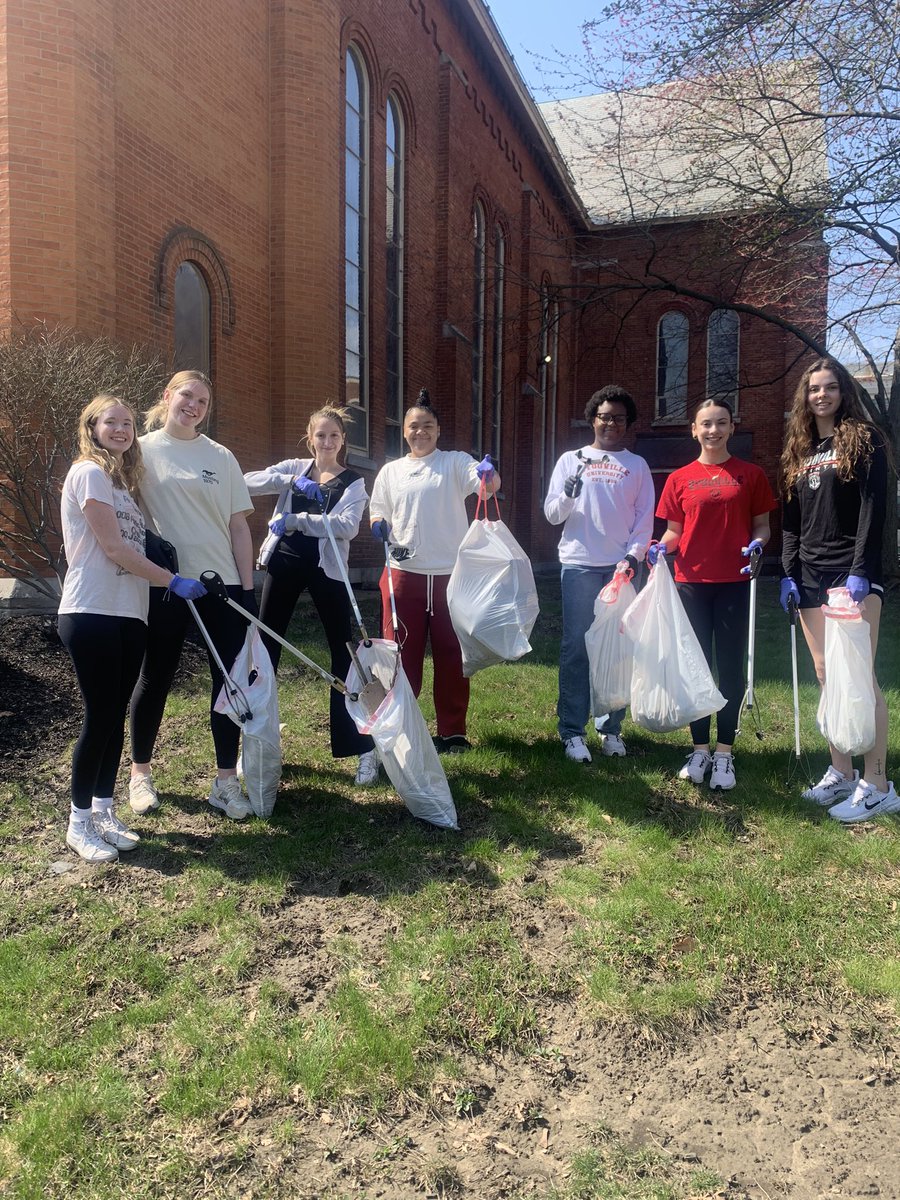 Participated in campus cleanup week today!! These ladies did a great job!! Bonus: we got to enjoy the sunshine!! It’s a great day to be a Saint!! 🐶 ☀️ #GoSaints #FeedTheDawgs #HoldTheRope