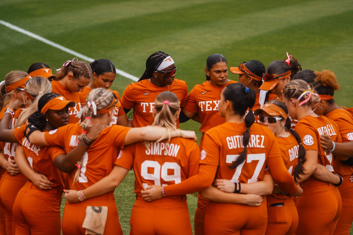 D1Softball's tweet photo. The rivalry speaks for itself. A rematch of the WCWS final is on deck this weekend and for the first time, it’s happening in SEC play.

@TexasSoftball vs. @OU_Softball 
📅 Friday | 5pm CT (ESPNU)
📅 Saturday | 11am CT (ESPN2)
📅 Sunday | 1pm CT (ESPN2)

🔗 https://t.co/vyHcKASQdi https://t.co/gvpJC0Qroh