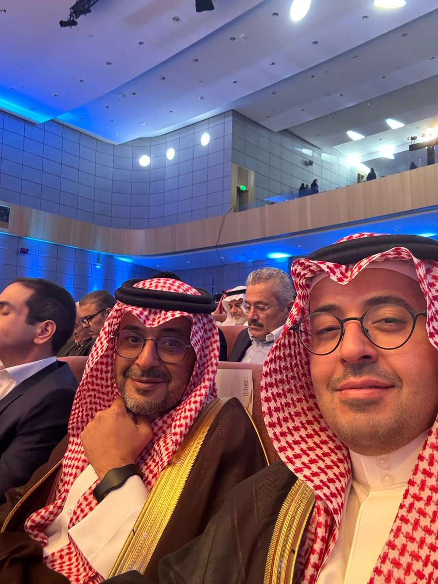 سعدت اليوم بحضور حفل تخرج ابن أخي الدكتور نواف بن خيال الخيال من كليه الطب في جامعه الفيصل وحصوله علي مرتبه الشرف الاولي. والتهنئه موصوله لوالدي الغالي د. عبدالملك الخيال و  لاخي وحبيبي د. خيال الخيال