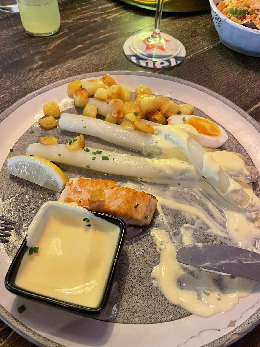 Chris Slager (@chris_slager) on Twitter photo Ze zijn er weer!! Het witte goud: Asperges. Heerlijk met zalm en hollandaise saus, een echte aanrader bij <a href="/DeCaenerij/">De Caenerij</a> #asperges Ze zijn er weer!! Het witte goud: Asperges. Heerlijk met zalm en hollandaise saus, een echte aanrader bij <a href="/DeCaenerij/">De Caenerij</a> #asperges