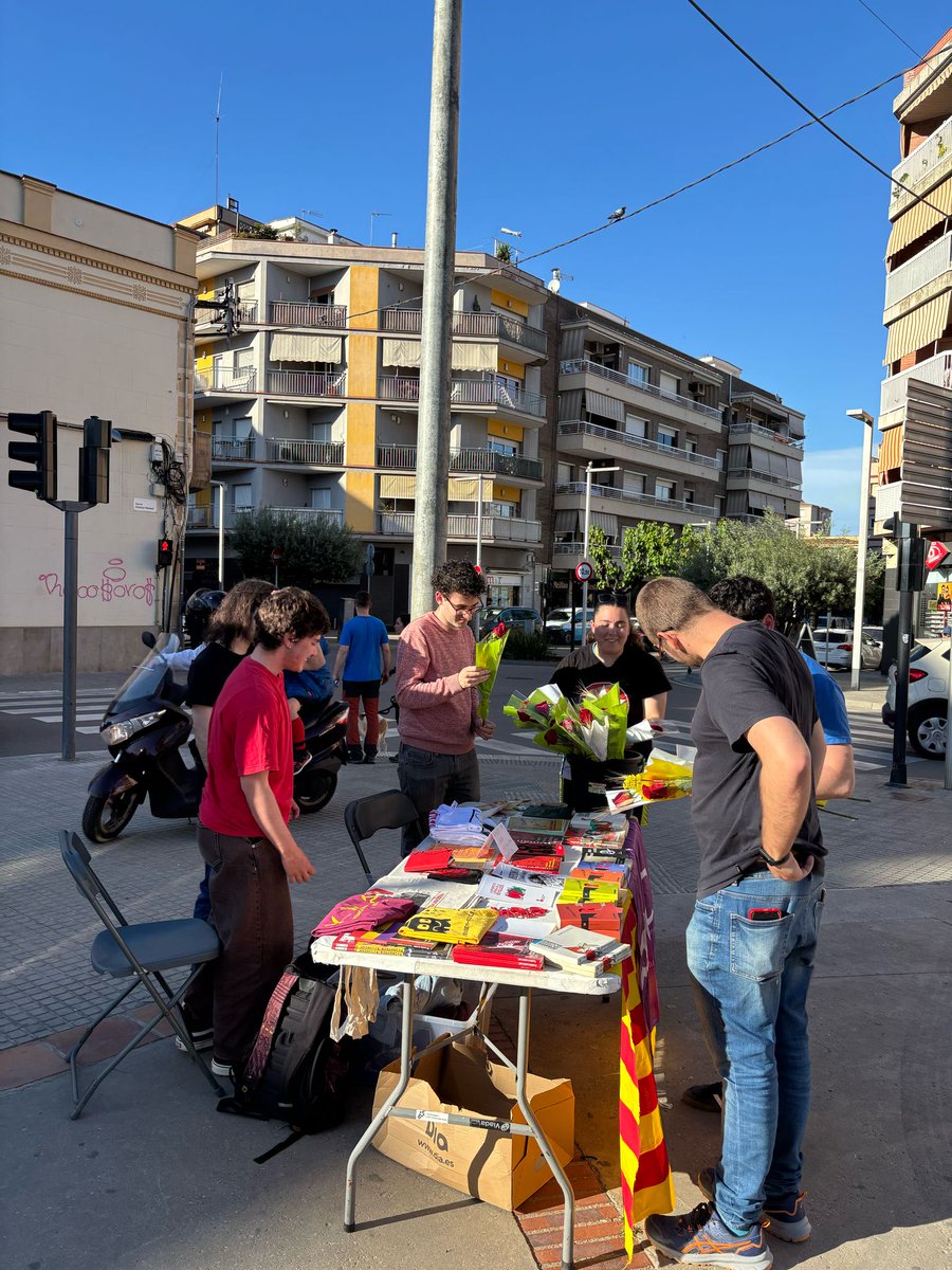 🌹Avui hem estat a Sant Vicenç dels Horts i a Sant Andreu de la Barca gaudint en camaraderia de la jornada de Sant Jordi. Desitgem que hagueu tingut una bona diada!🐉