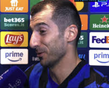 DrTuitter's tweet photo. L'immortale "Siamo ingiocabili".
Ti ricorderemo così amico mio. 
#Inter #Milan #InterMilan https://t.co/qSWNivuFUR