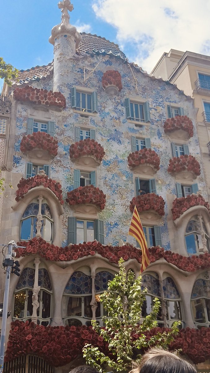 Lidia_FL 👩🏻🔬🧬🔬 (@bio_lidia) on Twitter photo Ha sido un magnífico día de #SantJordi. Espero que los que tuvierais la oportunidad lo hayáis pasado entre libros, rosas y cultura.
📚🌹🐉
(*La rosita de crochet es de <a href="/DinosaLabs/">𝗗𝗶𝗻𝗼𝘀𝗮 𝗟𝗮𝗯𝘀 🦕♥️🧪𝗔𝗺𝗶𝗴𝘂𝗿𝘂𝗺𝗶𝘀</a>.)
(**Qué bonito que te regalen libros cuando te conocen bien.) Ha sido un magnífico día de #SantJordi. Espero que los que tuvierais la oportunidad lo hayáis pasado entre libros, rosas y cultura.
📚🌹🐉
(*La rosita de crochet es de <a href="/DinosaLabs/">𝗗𝗶𝗻𝗼𝘀𝗮 𝗟𝗮𝗯𝘀 🦕♥️🧪𝗔𝗺𝗶𝗴𝘂𝗿𝘂𝗺𝗶𝘀</a>.)
(**Qué bonito que te regalen libros cuando te conocen bien.)