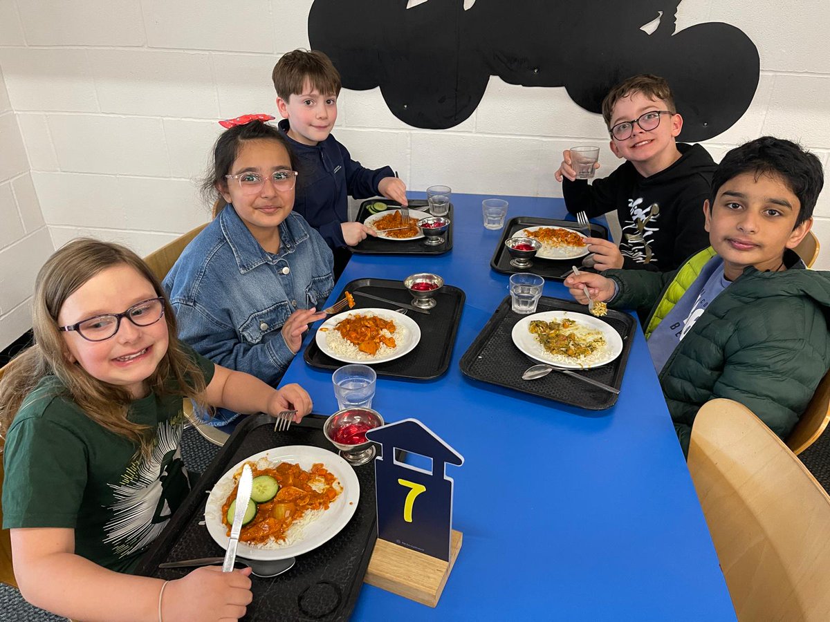 DerbyHighPrima1's tweet photo. After a lovely day of activities, Year 5 enjoyed a hearty meal before tackling lazer tag. #derbyhighprimary https://t.co/Kh1JW5ZlYv