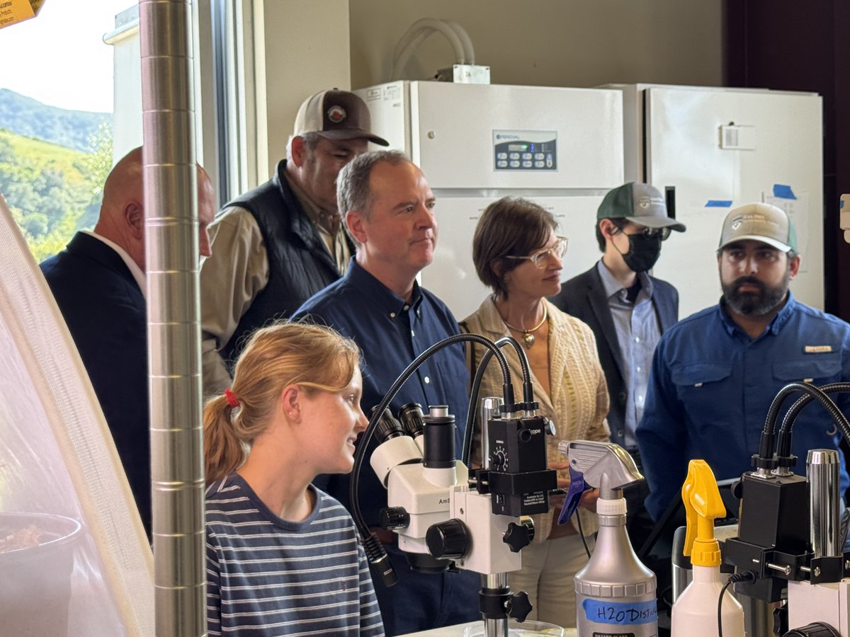CPPrezArmstrong's tweet image. We are proud to welcome @SenAdamSchiff to Cal Poly! He spoke with our POLS 112 students and toured the Strawberry Center—highlighting our innovative partnership with the CA Strawberry Commission and USDA. Proud to showcase #LearnByDoing in action!