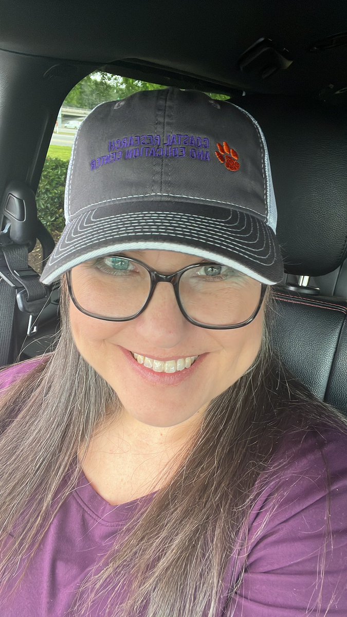 SethandKTsmom's tweet photo. Absolutely love my new #CoastalREC hat!! What a day day with students AND come out to see that the Braves won off former #ClemsonBaseball guy Eli White's go ahead 3 run homerun?? Yes sir I will take that thank you very much!!
#CAFLS https://t.co/C4SN9g54Xx