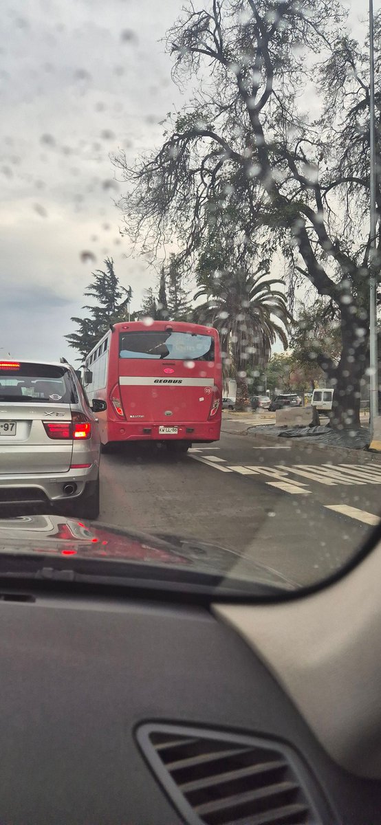 zezy1973's tweet photo. Esta micro patente KWLL86 acaba de saltarse el disco Pare de la carretera del cobre, sin ningun respeto por los autos que estabamos en nuestra pista y circulando. @Carabdechile @TTIOhiggins @Trans_OHiggins https://t.co/GieGkrG6Nr