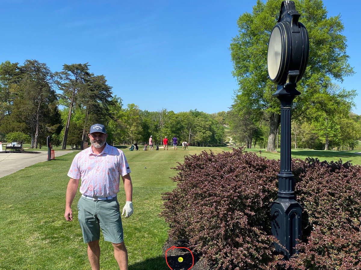 ShakeWeight15's tweet photo. @alnphilly @jokersgolf Found your ball https://t.co/nkPfyhk0Mq