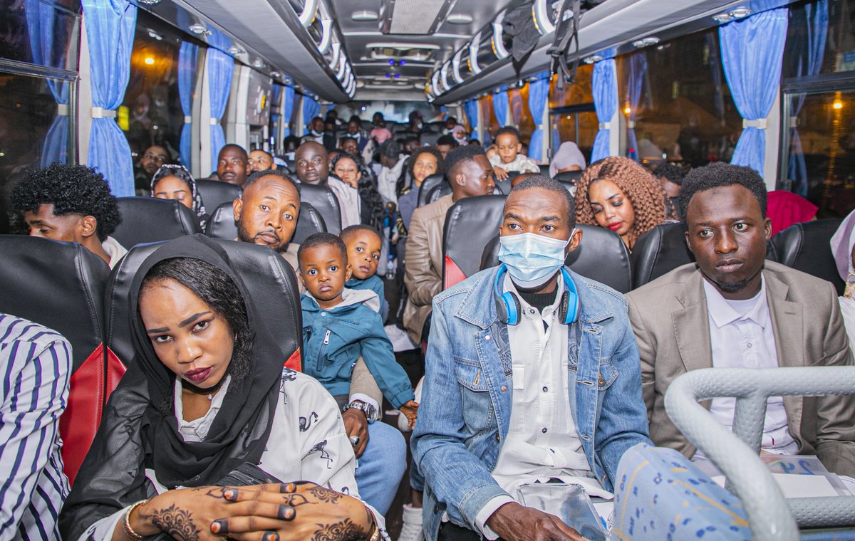 📸AMAFOTO📸

U Rwanda rwakiriye icyiciro cya 21 cy’impunzi n'abimukira 137 baturutse muri Libya basaba ubuhungiro. 

Abageze mu Gihugu barimo Abanya- Eritrea 14, Sudani [81], Ethiopia [21] n'Abanya-Sudani y'Epfo 21.

Guverinoma y’u Rwanda, Ishami ry’Umuryango w’Abibumbye ryita ku