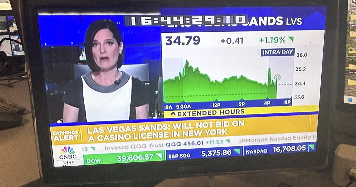 contessabrewer's tweet image. Las Vegas Sands is throwing on the towel on landing a NY casino license- says it wants a third party partner to take over its bid of $4B-$5B for the site at the Nassau Coliseum on Long Island. $LVS says buybacks are a better use for its capital is buybacks. Shares are ~$34