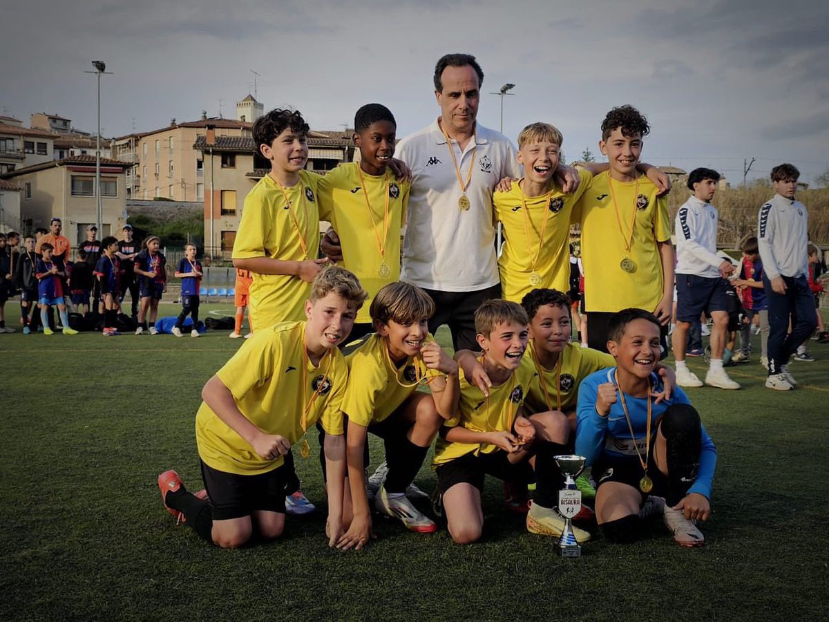 𝐀𝐋𝐄𝐕Í 𝐁⚽️

🏆 2n classificat al torneig de Sant Quirze de Besora💪🏽👏🏽

❤️🖤