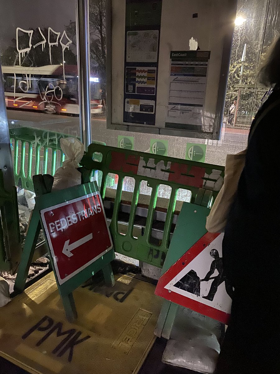 EdiDisgraces's tweet image. Hi @SPEnergyNetwork you are doing work on Lothian road in Edinburgh but seem to be using a bus shelter to store your bits and bobs - a bit inconvenient and dangerous for bus users. Especially any visually impaired.