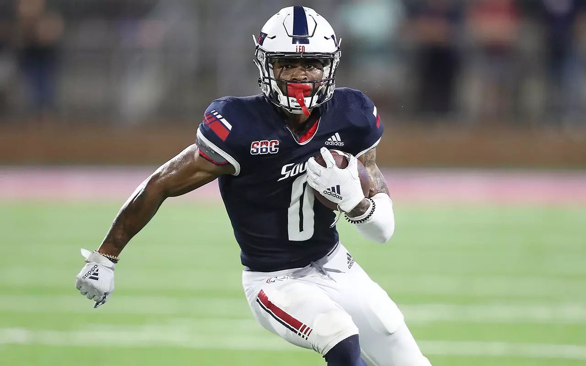 Blessed to receive a offer from South Alabama🔴🔵 <a href="/SouthAlabamaFB/">South Alabama Football 🏈</a> <a href="/Trew30_/">Coach TREW</a> <a href="/_CoachSteckel/">Jerone Steckel</a> <a href="/washjwash/">Jason Washington</a> <a href="/JUCOFFrenzy/">JUCO Football Frenzy</a> <a href="/JuCoFootballACE/">JuCo Football Forer</a> 
<a href="/CoachWood_HCC/">Marcus Wood Sr.</a> <a href="/Coach_BFarrar/">Barney Farrar</a>

#AGTG🙏🏽