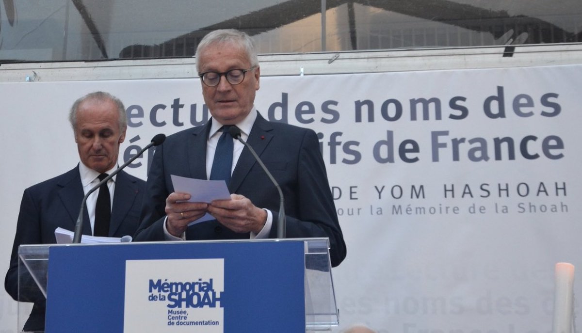 Ambassadeur Stephan Steinlein (@ambdeenfr) on Twitter photo Derrière chaque nom, une vie détruite. Profonde émotion ce soir <a href="/Shoah_Memorial/">Mémorial de la Shoah</a> à la lecture des noms des déportés juifs de France. Soyons des passeurs de la mémoire. N‘oublions jamais. #NeverForget #YomHashoah #HolocaustRemembranceDay Derrière chaque nom, une vie détruite. Profonde émotion ce soir <a href="/Shoah_Memorial/">Mémorial de la Shoah</a> à la lecture des noms des déportés juifs de France. Soyons des passeurs de la mémoire. N‘oublions jamais. #NeverForget #YomHashoah #HolocaustRemembranceDay