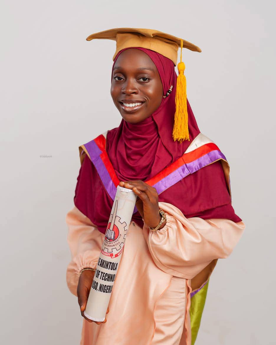 OyoNews1's tweet photo. #LautechConvocation

Meet the Overall Best Graduating Student - BADIRAT ADELADUN ADEDUNTAN. She studied Science Laboratory Technology with 4.86 CGPA.

She's also the immediate past SUG President (Caretaker) of the institution.

She is from Oyo Aláàfin... Congratulations 🎉👏 https://t.co/G19LCAfdnN