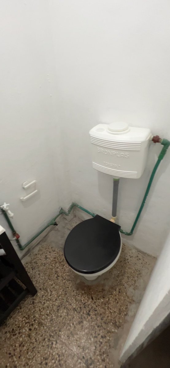Melaaanyy's tweet photo. Estuve un montón de meses desde que me mude al local pensando como mejorarlo y quedo mejor de lo que planee jajajaj https://t.co/xP4D5baySX