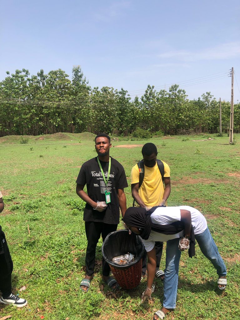 Adunni189's tweet image. Joined my fellow NUESALITES in the NUESA Clean-Up Day,alongside these dedicated individuals, I'm committed to keeping our environment clean and beautiful. Let's work together to make a lasting impact! #NUESACleanUp"
