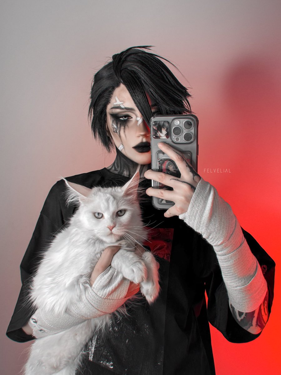 felvelial's tweet image. My cat doesn&apos;t like to take pictures with me…

#vi #arcane
