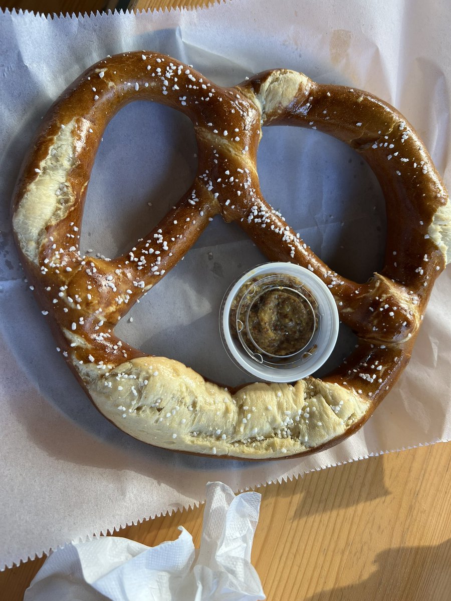 PretzelTakes's tweet photo. The Bank, Hilton Head, soft pretzel: good favor, great salt distribution, a tad stale, 7.1/10 https://t.co/dYpFM7a90E