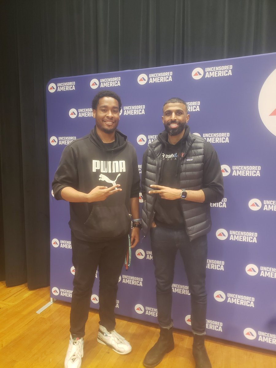 Cam_2times's tweet photo. Met the one and only Myron Gaines, this experience seeing him do what he does in person was fuckin awesome and intense than just watching it behind a screen @MyronGainesX https://t.co/Go1wqQZUNV
