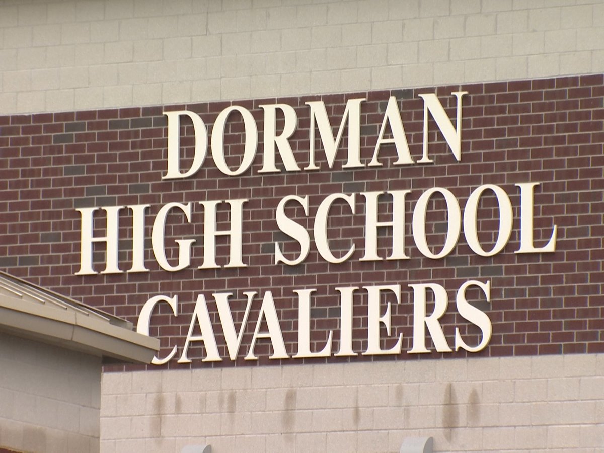 crimeandcask's tweet image. 🚨 BREAKING: The Spartanburg County Coroner has confirmed that three Dorman High School students—ages 15, 16, and 17—were killed in a crash today on Fairforest Clevedale Road near the Fairforest post office.

Our thoughts are with the entire Dorman High community. 💔 #Spartanburg