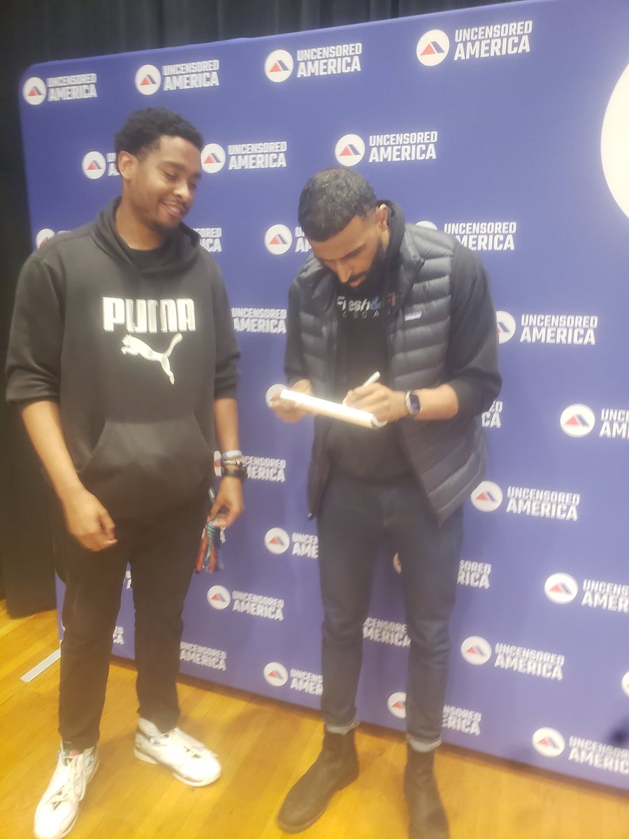 Cam_2times's tweet photo. Met the one and only Myron Gaines, this experience seeing him do what he does in person was fuckin awesome and intense than just watching it behind a screen @MyronGainesX https://t.co/Go1wqQZUNV
