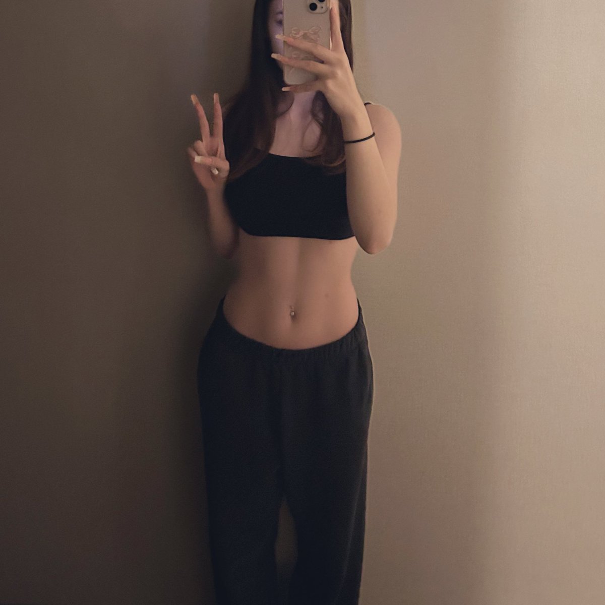 elsfwle's tweet photo. looking 4 moots (˶˃ ᵕ ˂˶) .ᐟ.ᐟ

❀༉ 19, she/her, NA 
❀༉ rivals, fort, mc, ow, +
❀༉ anime, books, trinkets
❀༉ Junji Ito, NGE, Nana, HxH

♡ / ↻ to be moots #moothunt #promotwt #owtwt #rivalstwt #selfietwt #anitwt #gamingtwt https://t.co/43yAyIaHk8