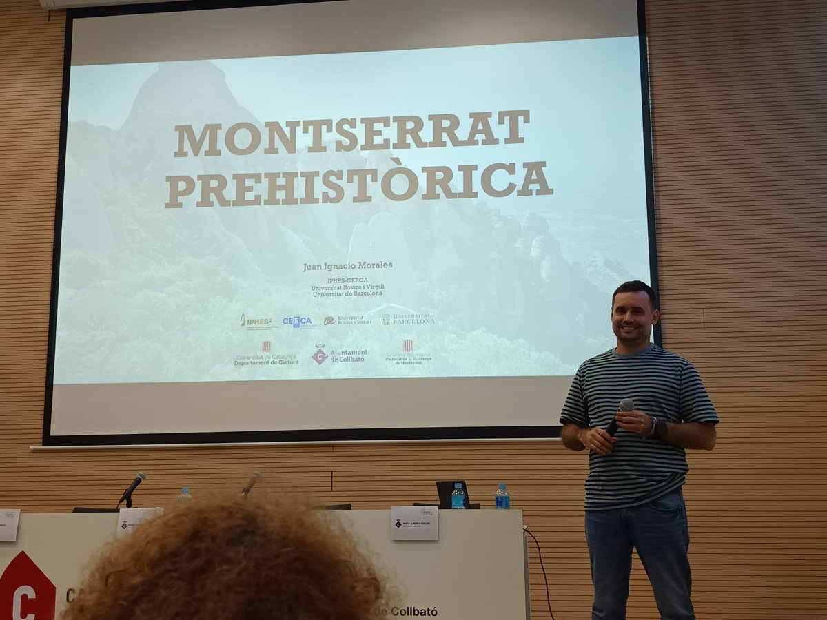 jimorales12's tweet image. Un Sant Jordi a la biblioteca de @collbato🐉🌹📖!
Un plaer obrir el cicle de conferències "Collbató - Montserrat. Una història mil·lenària, una història compartida" amb la xerrada 'Montserrat prehistòrica'