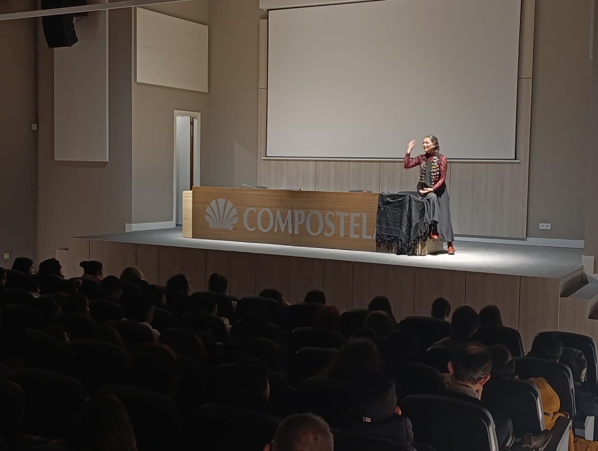 CaldodeGroria's tweet photo. #Díadolibro25 #BEaescena #clubsdelectura #bescolaresgal #teatro
A voz de Morgana, peza teatral de #MónicaCamaño e Fóra de xogo de @RosaliaRial hoxe no @CIFPCOMPOSTELA https://t.co/vYRq1jKH9m