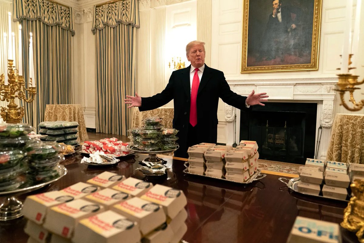 barkmeta's tweet photo. 🚨BREAKING: TOP 220 $TRUMP HOLDERS WILL GET A PRIVATE DINNER WITH THE PRESIDENT https://t.co/2Lo1vDiTly