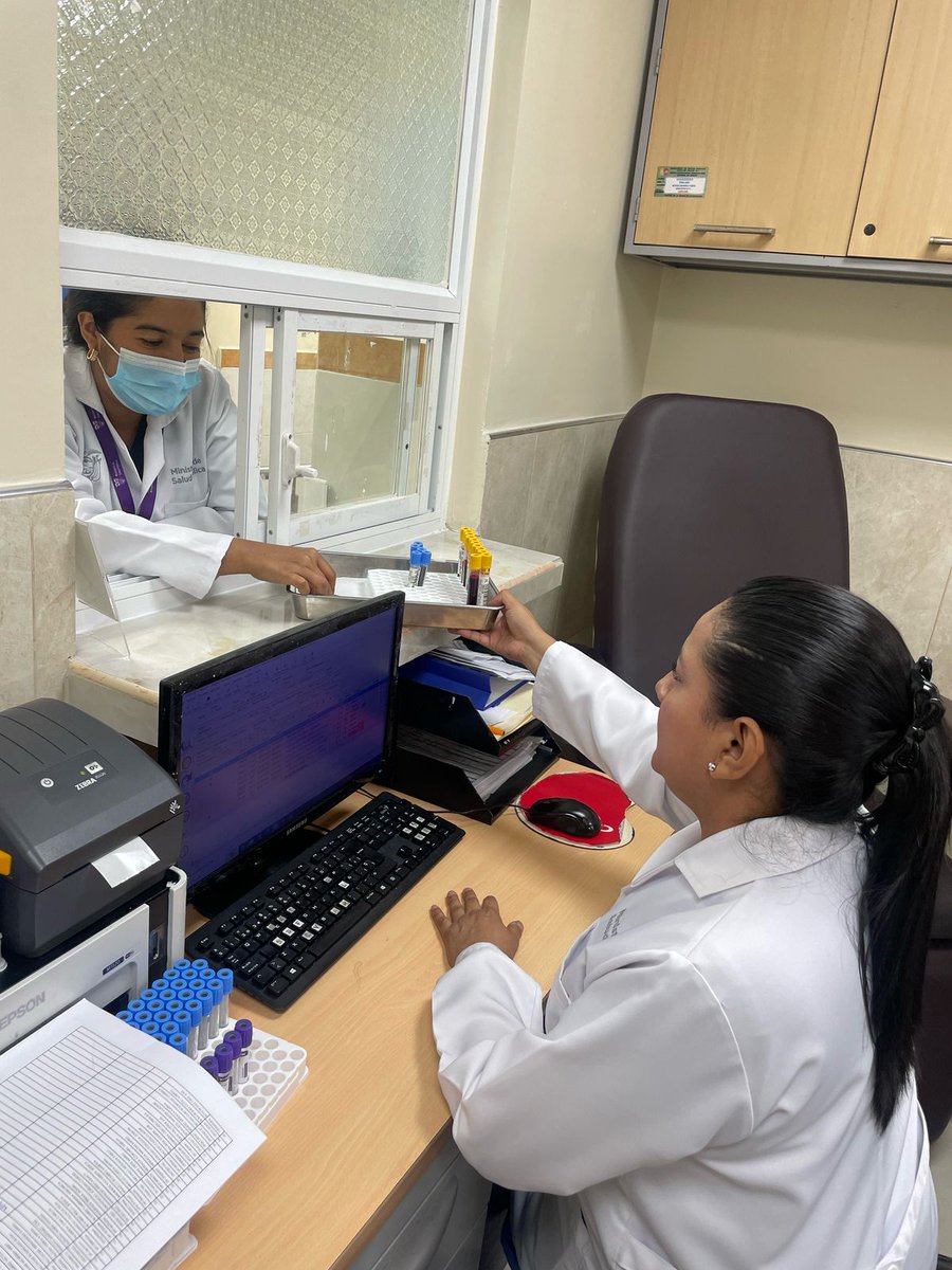 Salud_Guayas's tweet photo. El área de Salud Ocupacional del #HospitalMarianaDeJesús 🏥 está realizando pruebas de Helicobacter pylori al personal de salud, como parte de su campaña para prevenir el cáncer gástrico y colorrectal. 

#ElNuevoEcuador https://t.co/BVKUNjnIzR
