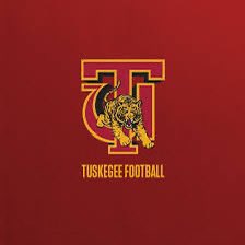 JeremiahETabb's tweet image. Blessed to receive An offer from Tuskegee University ❤️💛 #AGTG @WilliamsJrHarry @coachCEnglish @coachBoo81 @AL7AFootball @GeauxBeaux8 @RecruitHoover @BucsFootball @SkegeeFootball @IsaiahDJackson