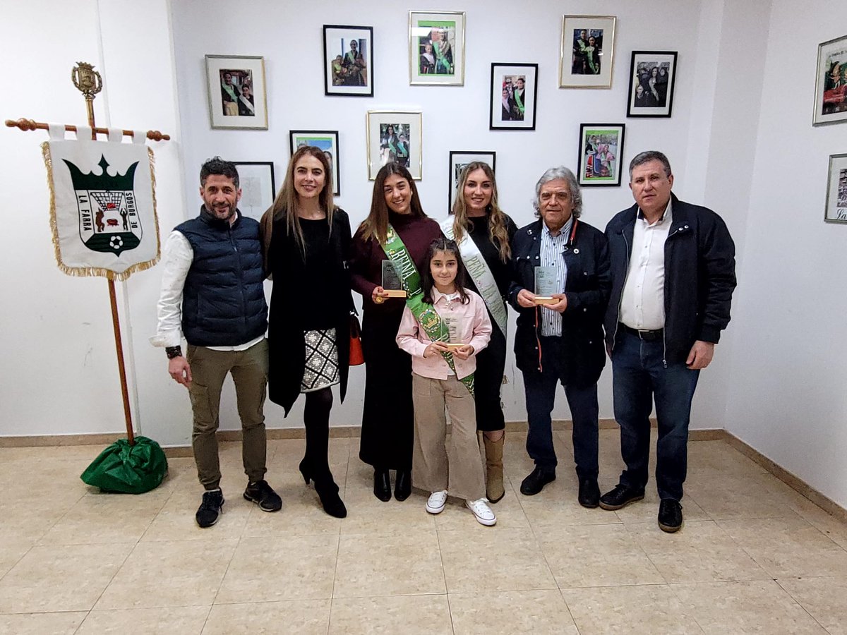 Hermandad de Peñas de Burgos (@hermandadburgos) on Twitter photo Hoy nuestro Presidente ha asistido a la proclamación de Reinas de la Peña <a href="/lafarraburgos/">Peña la Farra</a>, en la que se ha homenajeado a las Reinas de los últimos años y a <a href="/BlusasBurgos/">Peñas de Burgos</a> por su 50º Aniversario. Hoy nuestro Presidente ha asistido a la proclamación de Reinas de la Peña <a href="/lafarraburgos/">Peña la Farra</a>, en la que se ha homenajeado a las Reinas de los últimos años y a <a href="/BlusasBurgos/">Peñas de Burgos</a> por su 50º Aniversario.
