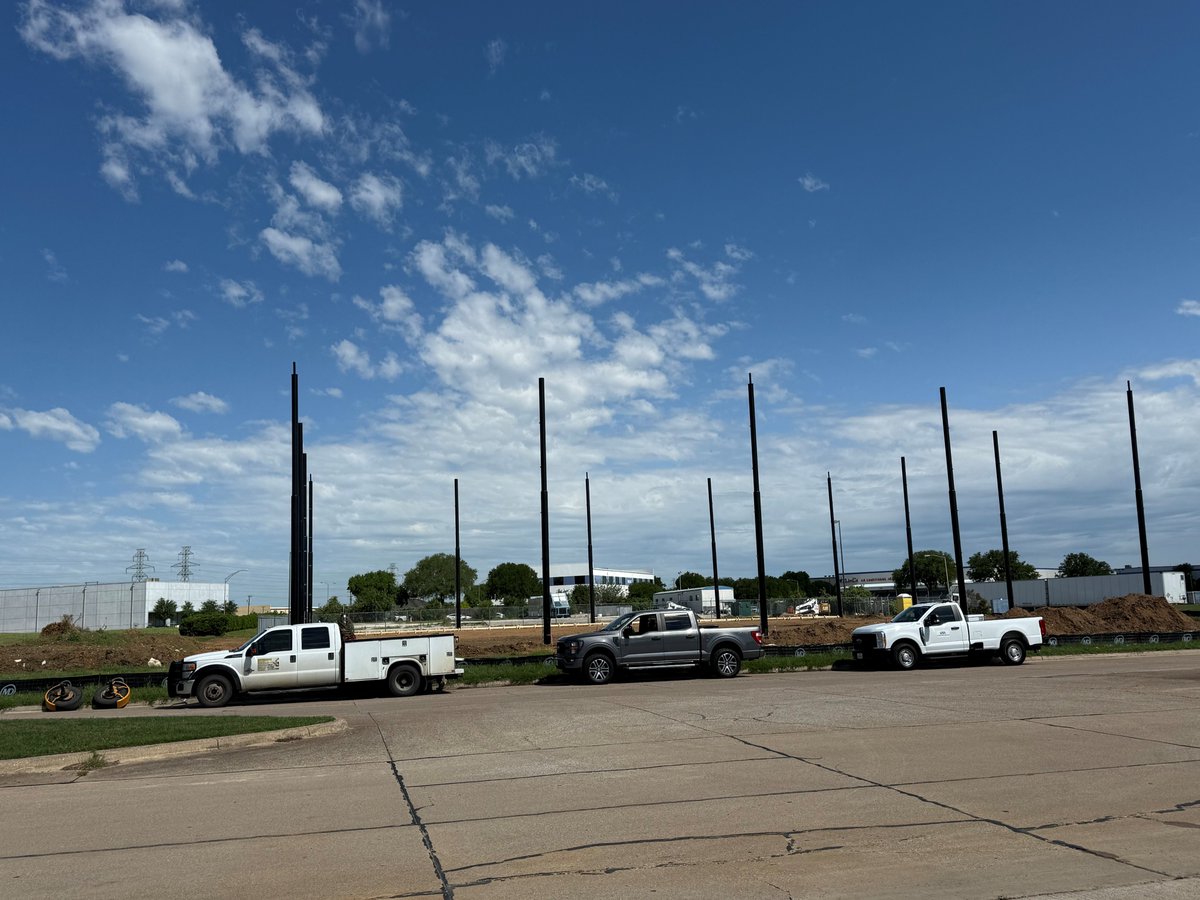 UTArlingtonRI's tweet photo. Lots of activity going on at the future MAVRC!
https://t.co/ScQsgtLWkr https://t.co/ZPUhwsUU3I